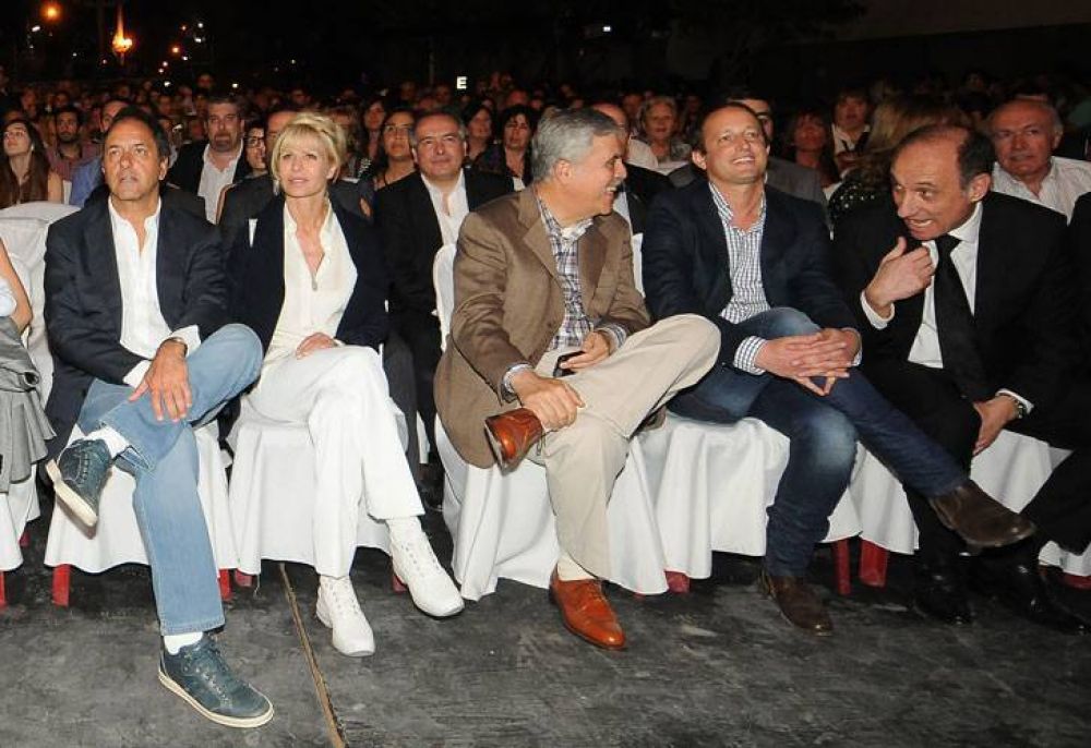 Negocios y secretos entre Tinelli, L�pez y Clar�n