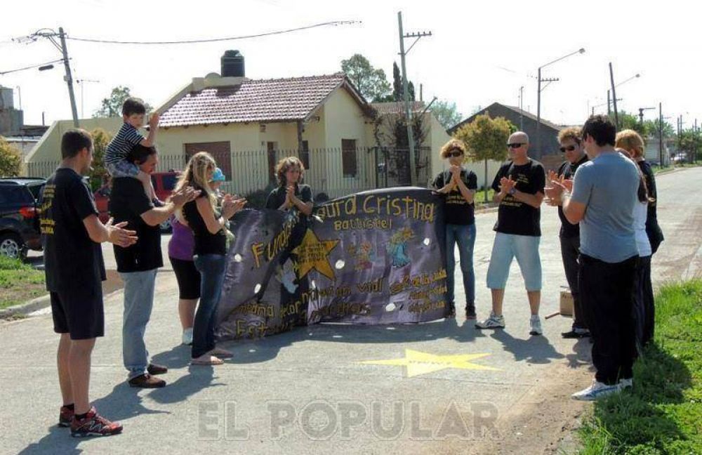 Pintaron una estrella por un motociclista que falleci� al chocar con un colectivo