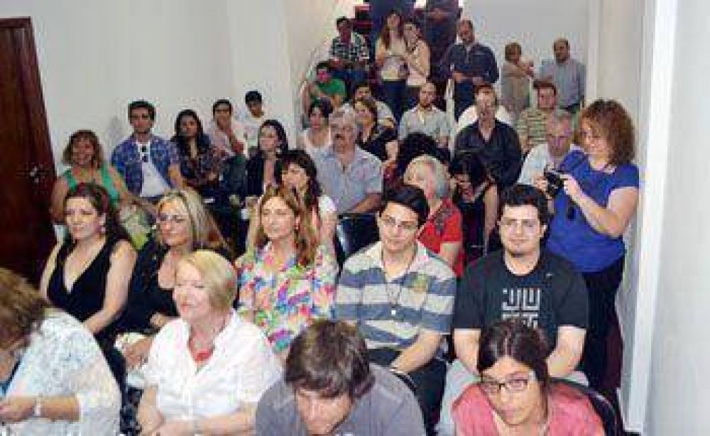 Entrega de carnet de locutores y licencias para medios