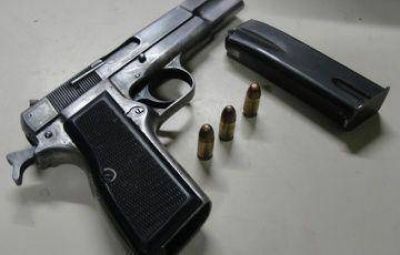 Asaltaban a la gente con una pistola ajena
