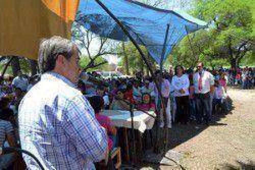 Castelli: Masivo acto por el D�a de la Mujer Rural
