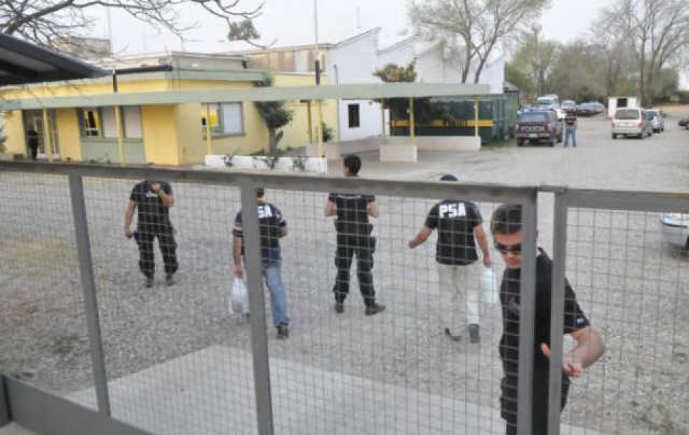 Un polic�a de Drogas quiso matarse al ser cambiado de �rea