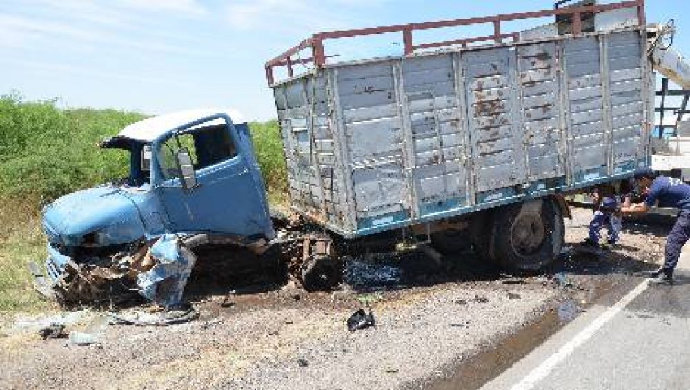 Joven choc� contra un cami�n en ruta 157 y est� muy grave