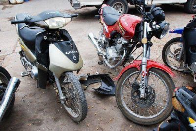 Muri� joven en un choque de motos en Stieben y Duval
