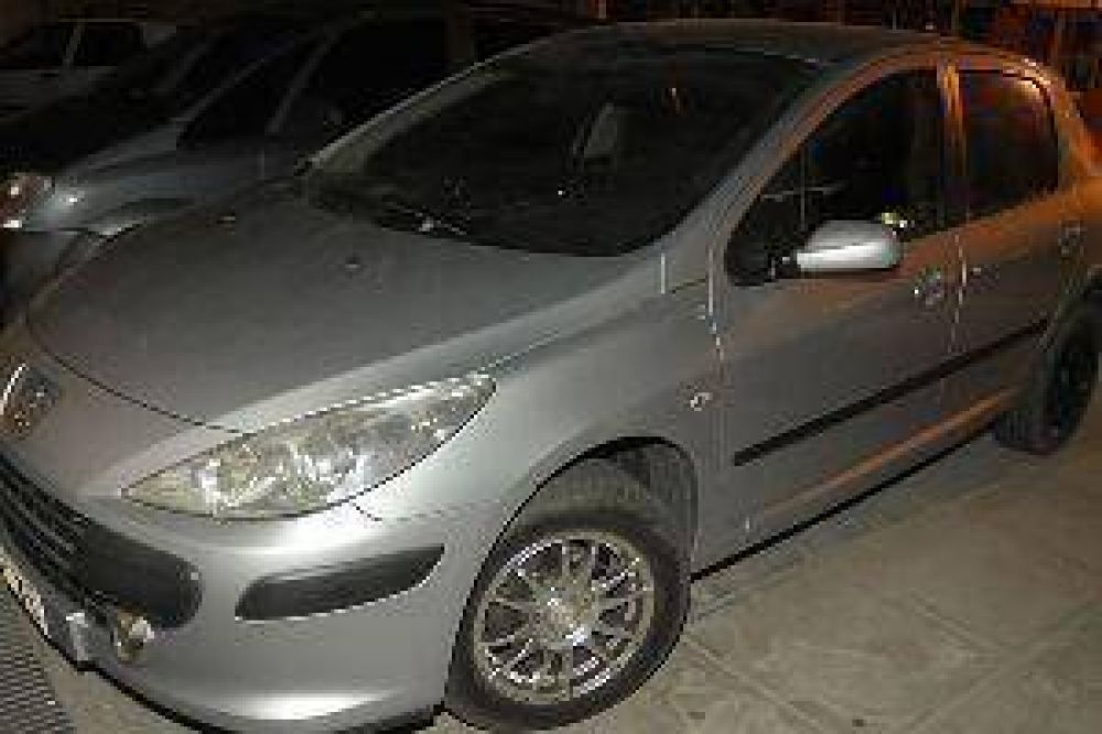 Balean el auto de conocida comerciante en la zona del barrio Cabildo