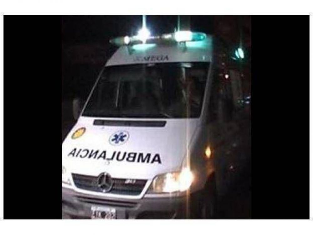 Lo degoll�, lo arrastr� hasta la calle y lo arroll� con una moto