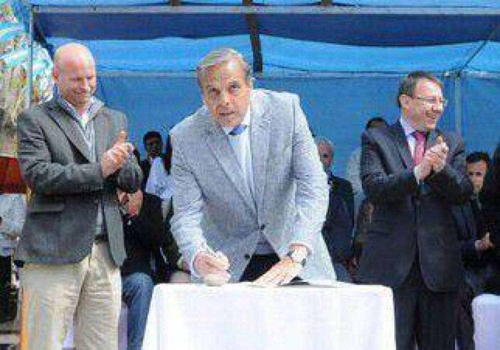 Sapag inaugur� obras en el aniversario de Alumin� 