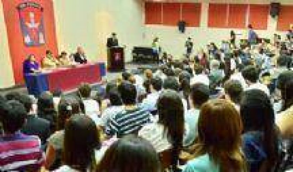 Debate en la UCASAL: Todos los candidatos estuvieron, menos Juan Carlos Romero