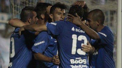 Atl�tico gan� el partido que deb�a ganar y sigue firme