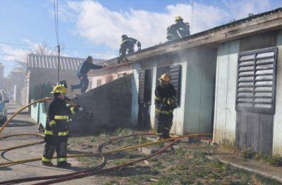 Incendio provoc� p�rdidas totales en una vivienda de Chacra II