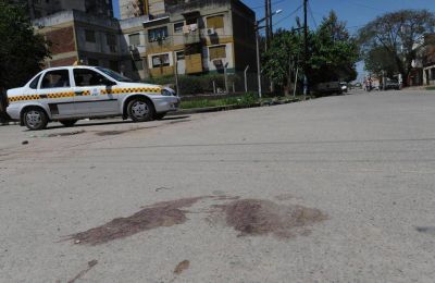 Volv�a de trabajar y cuando dejaba a una de las empleadas lo mataron para robarle