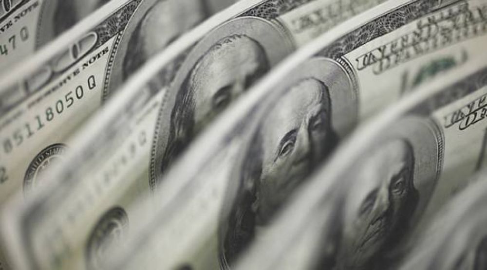  El d�lar oficial cerr� a $ 5,86 y el "blue" se consigue a 9,89%