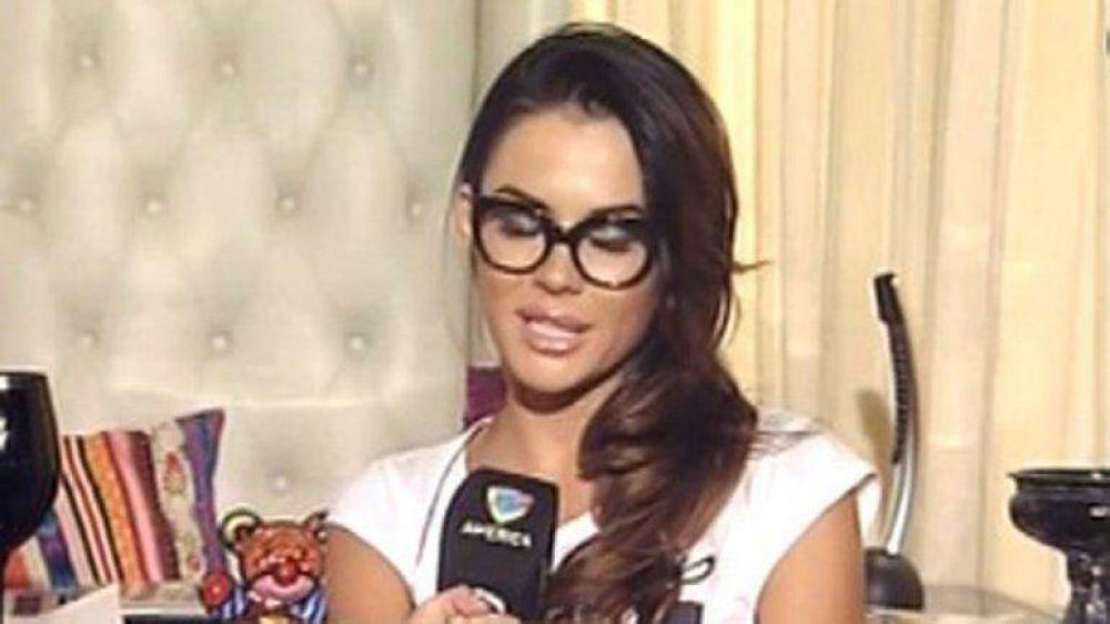 Karina Jelinek: "Leo casi no me atend�a, hoy dudo si es gay o no"