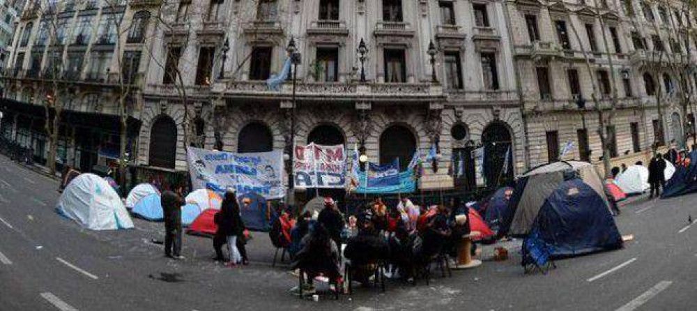 Nuevo acampe en la Ciudad en reclamo de puestos de trabajo