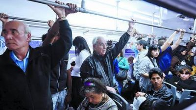 Un lunes distinto, con poca gente y asientos vac�os en el tren del miedo