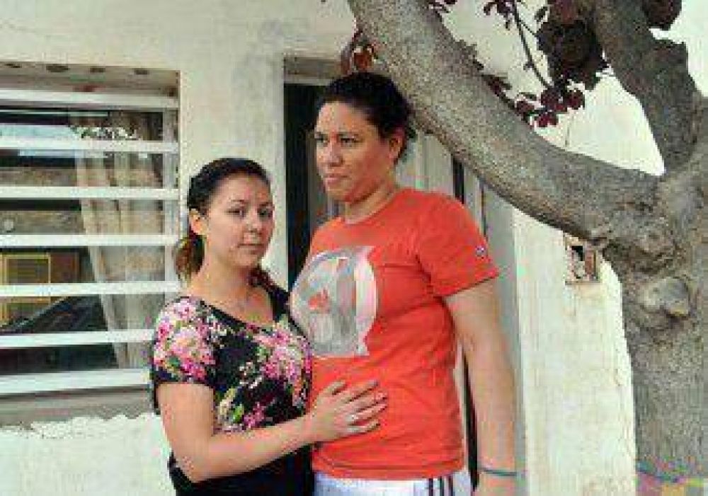 Por ser lesbiana, sus ex suegros no le dejan ver a su hija 