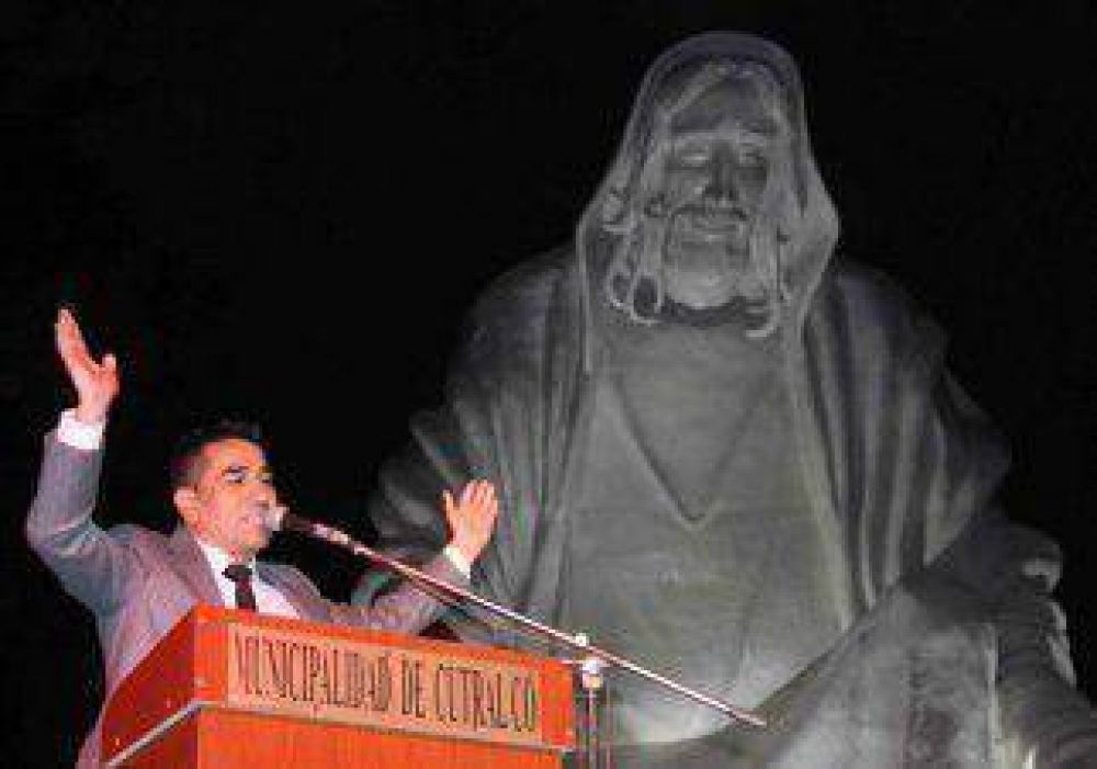 Cutral Co exhibe su nuevo atractivo: un Cristo gigante 