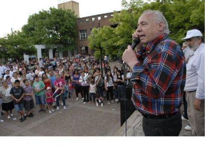 Presidente Per�n: Cientos de familias disfrutaron su d�a