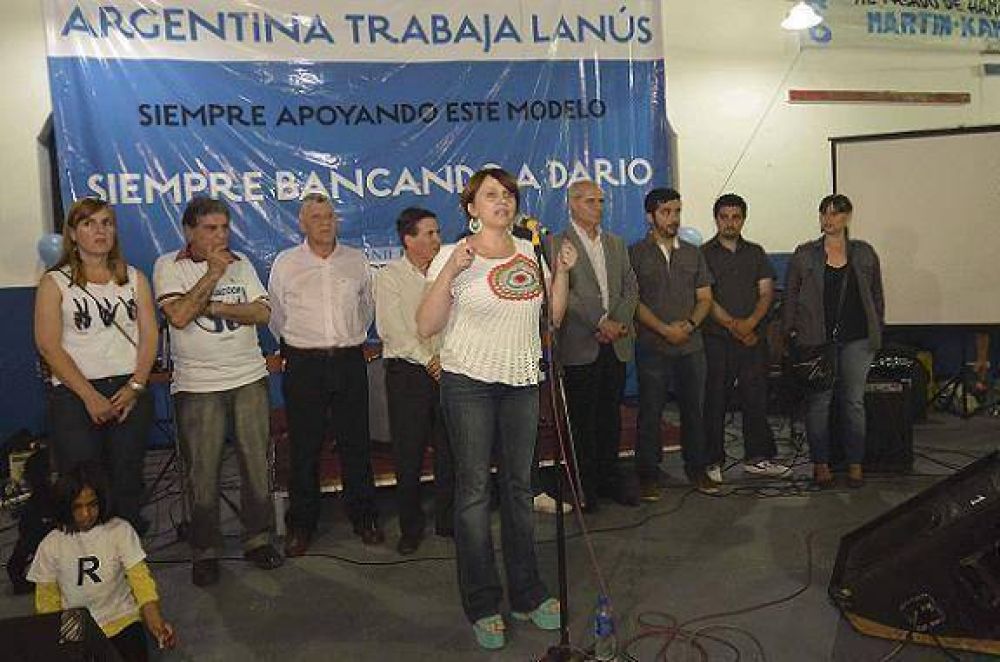 COOPERATIVISTAS JUNTO AL INTENDENTE DE LAN�S DAR�O D�AZ P�REZ
