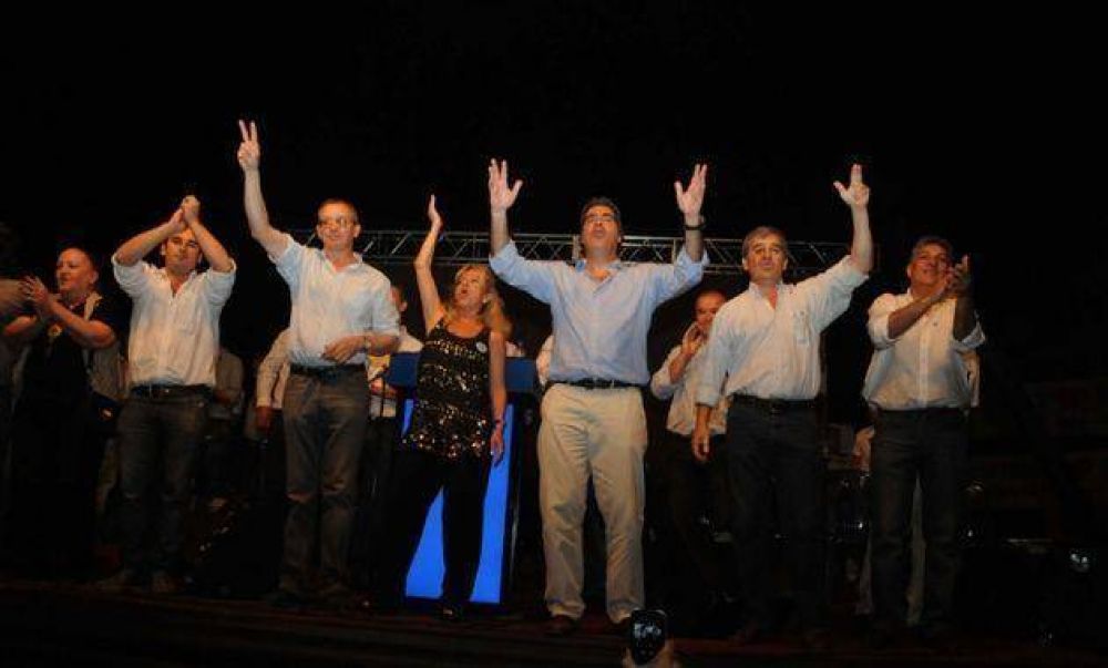Capitanich encabez� el cierre de campa�a del FpV en Tres Isletas y en Castelli