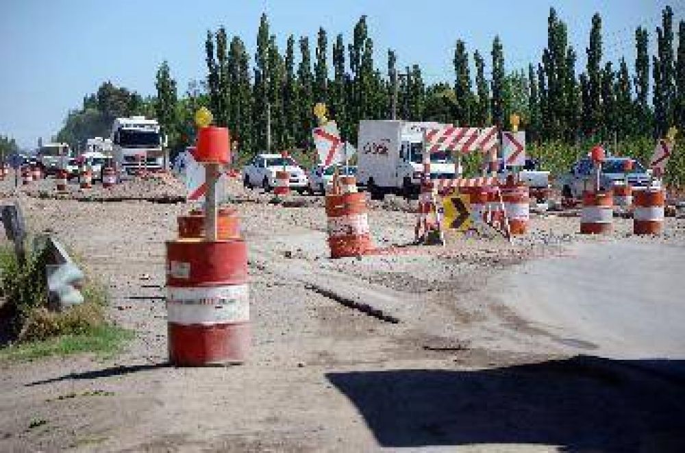 Obras lent�simas y tr�nsito ca�tico en la Ruta 22