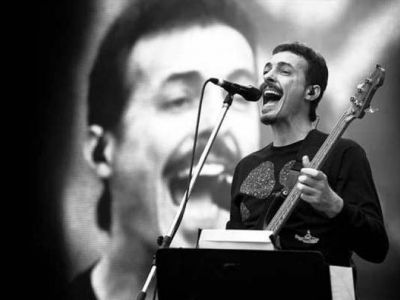 Suman una funci�n al espect�culo de Pedro Aznar