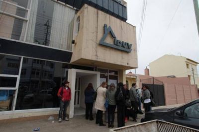 Dejaron las casas del Barrio 44 viviendas y se manifiestan frente al IDUV