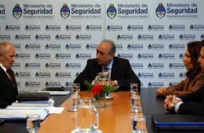 La Naci�n podr�a colaborar con la seguridad en barrios de Santa Fe