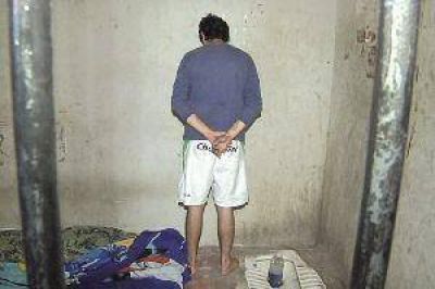 Golpe� y apu�al� a su ex pareja delante de sus hijas