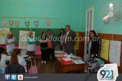 El Senador Horacio L�pez entreg� un subsidio en Goyena