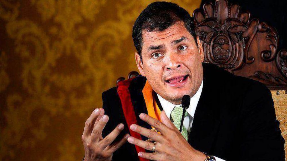 Rafael Correa ahora amenaza con abandonar su partido