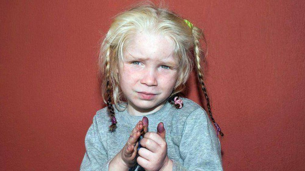 El misterio del "�ngel blanco" de Grecia: nadie sabe qui�n es