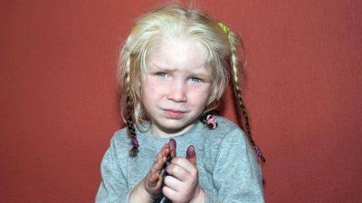 El misterio del "�ngel blanco" de Grecia: nadie sabe qui�n es