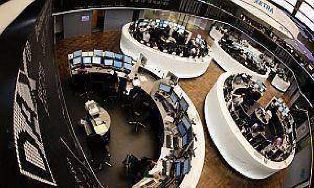 Apat�a en bolsas europeas a la espera de balances
