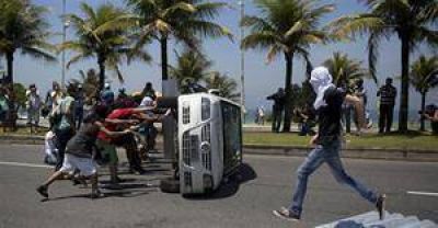 Disturbios y decepci�n en una gran subasta petrolera de Brasil