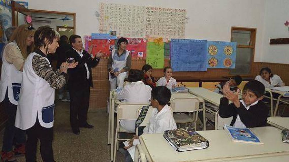 D�AZ P�REZ RECORRI� LAS OBRAS REALIZADAS EN LA ESCUELA N�52