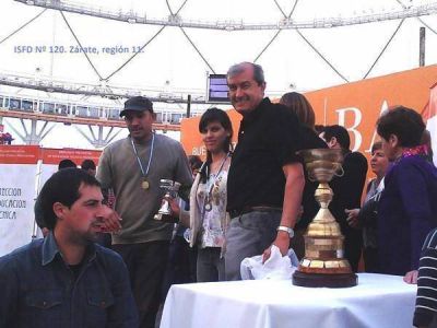 El Instituto N� 120 obtuvo el �Primer Premio en el �rea de Tecnolog�a en Educaci�n Superior�