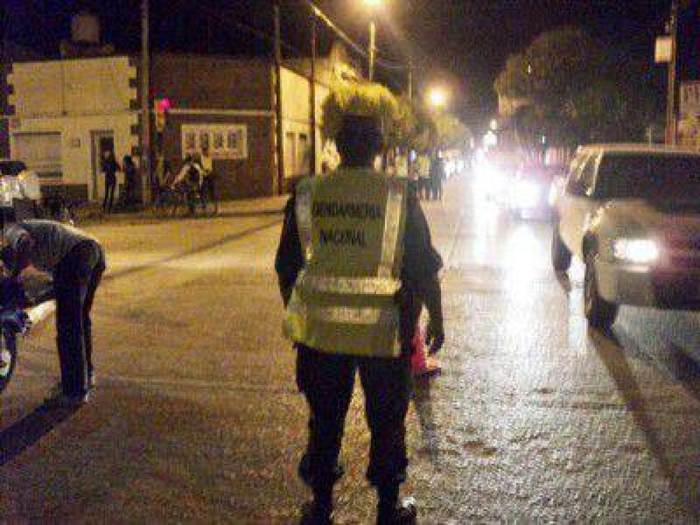 Gendarmer�a colabora en el control de transito