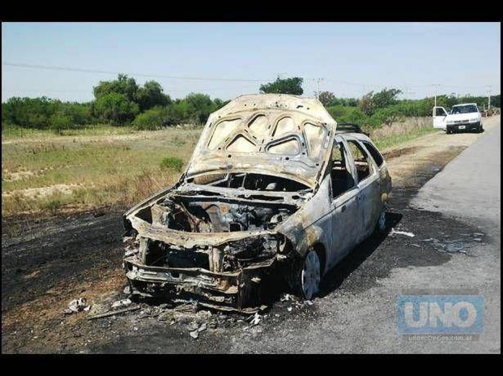 Se incendi� un auto en la 168