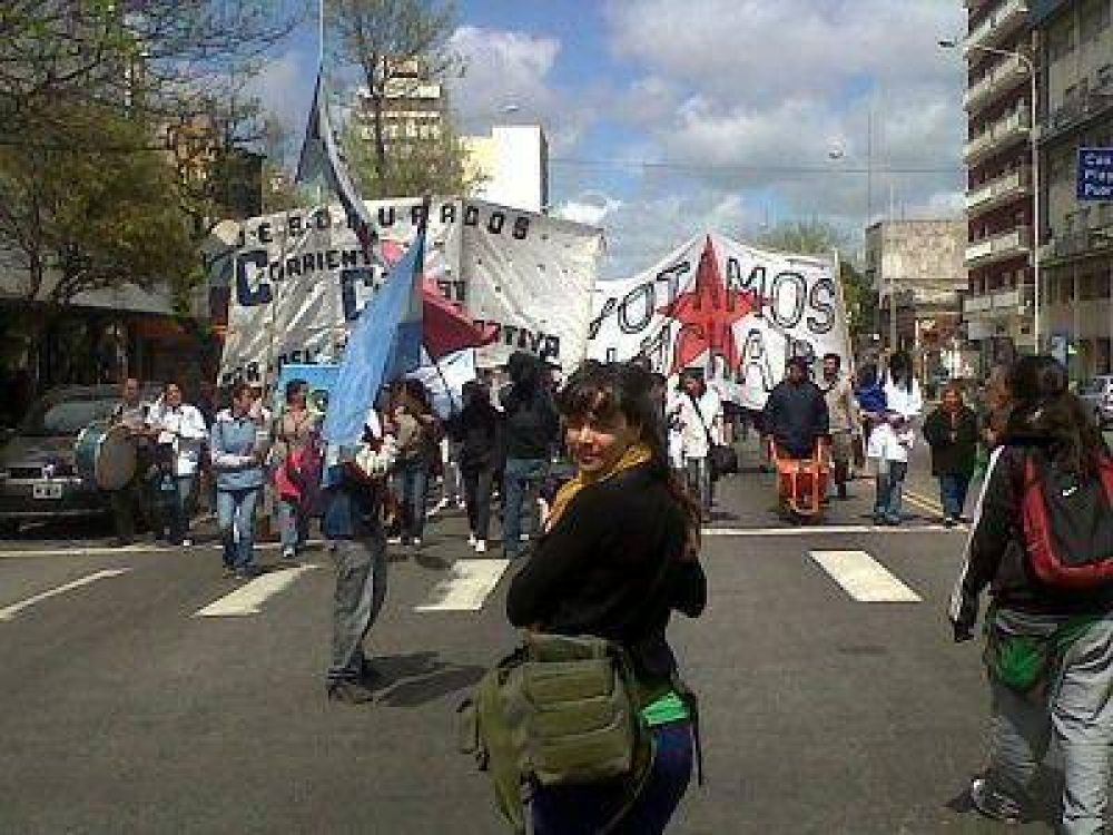 ORGANIZACIONES POL�TICAS Y SOCIALES MARCHARON POR MAR DEL PLATA