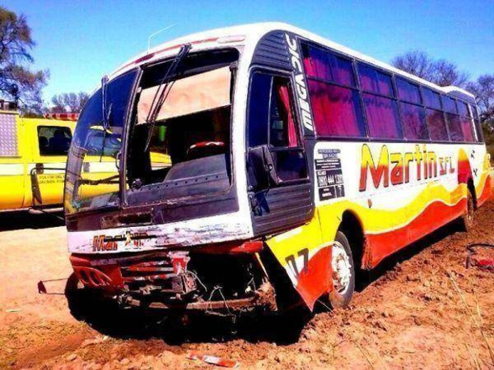 Inseguridad vial: un muerto al chocar colectivo y una camioneta en la zona rural de Charata