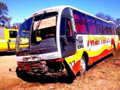 Inseguridad vial: un muerto al chocar colectivo y una camioneta en la zona rural de Charata