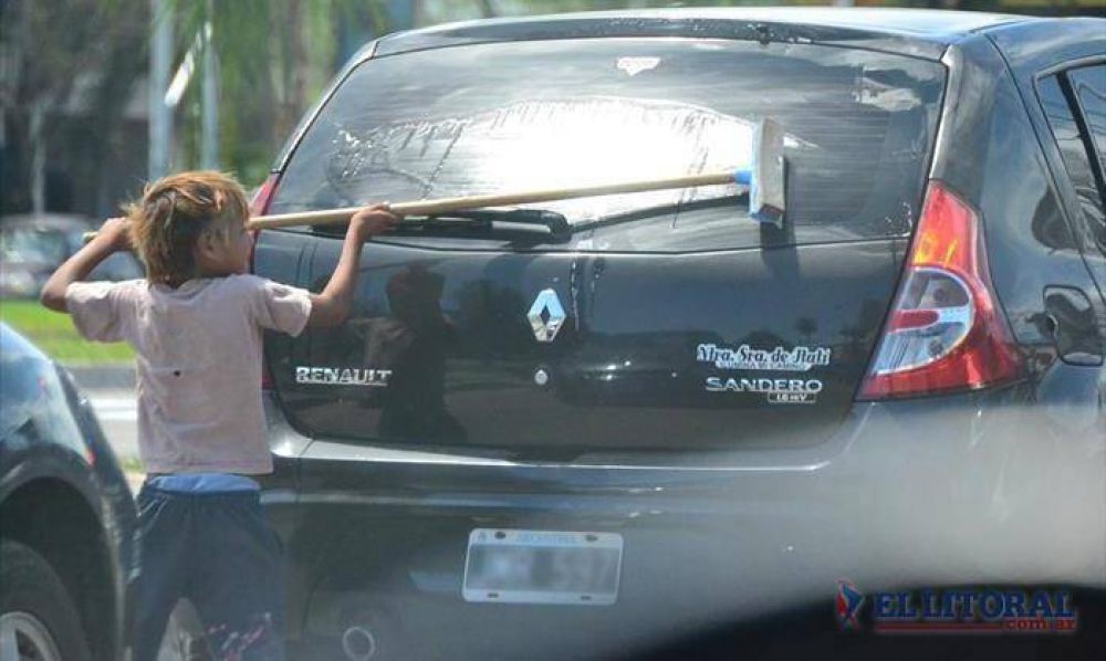 Trabajo infantil: vuelven a verse ni�os en las calles y aseguran que tambi�n llegan de Chaco