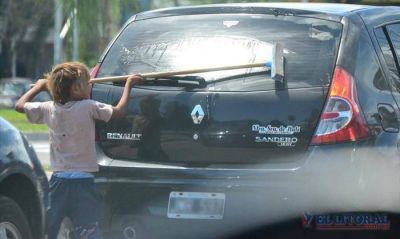 Trabajo infantil: vuelven a verse ni�os en las calles y aseguran que tambi�n llegan de Chaco