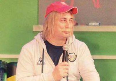 Con todo su histrionismo, llega Luis Rubio a la provincia