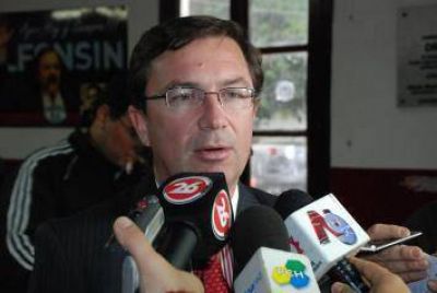 Avi�n provincial: Guti�rrez advierte irregularidades vinculadas a contrataciones para vuelos oficiales
