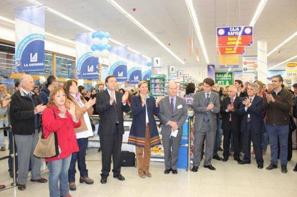 Inauguran el nuevo local de La An�nima en el kil�metro 13