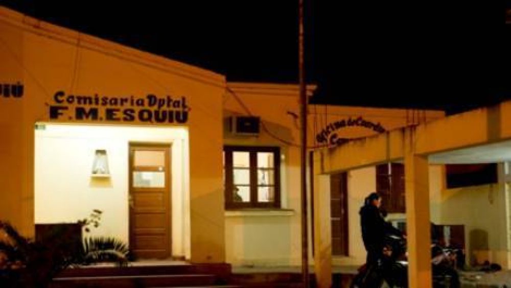 Arrestan a padres por no querer retirar a su hijo de la comisar�a