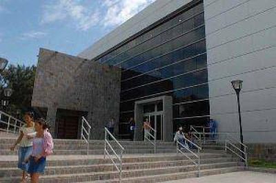 Env�an a prisi�n a empleado p�blico por abusar de su hijastra de 10 a�os