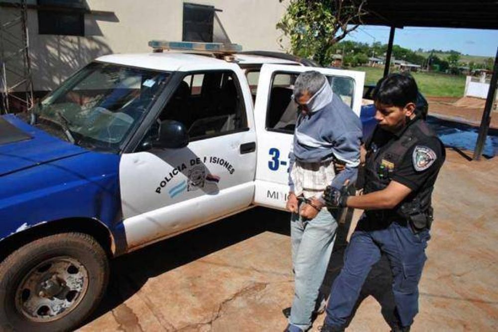 Luego de tres d�as pr�fugo, lo detuvieron por apu�alar al novio de su hijastra